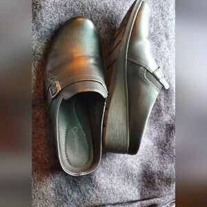 8.5 slip on womens shoe